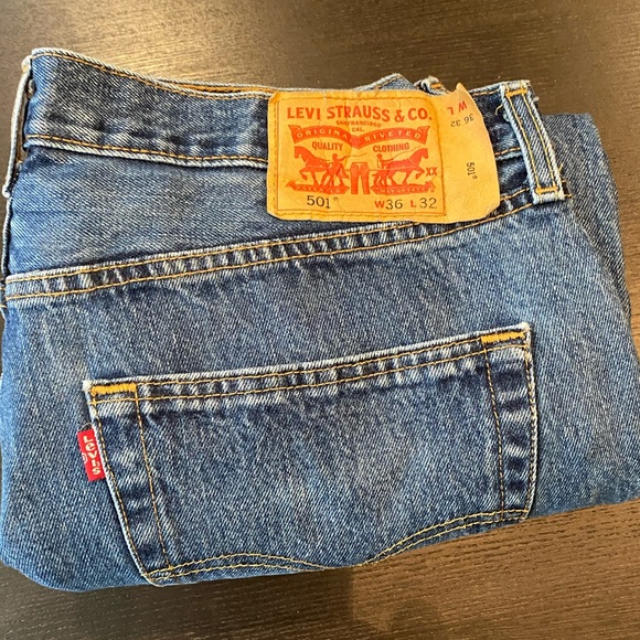 Levi’s 501 36x32 👖 MSRP $60 🔥 - Picture 3 of 6